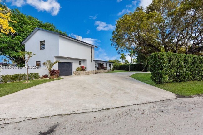 Building Photo - 9005 SW 56th St