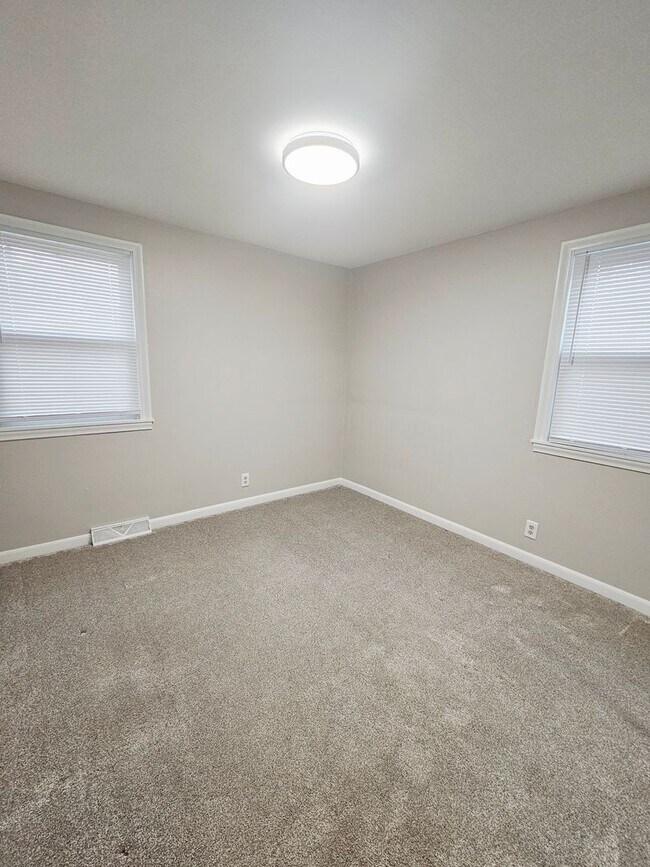 Building Photo - 3 BED | 1 BATH | SINGLE GARAGE | WEST RAPID