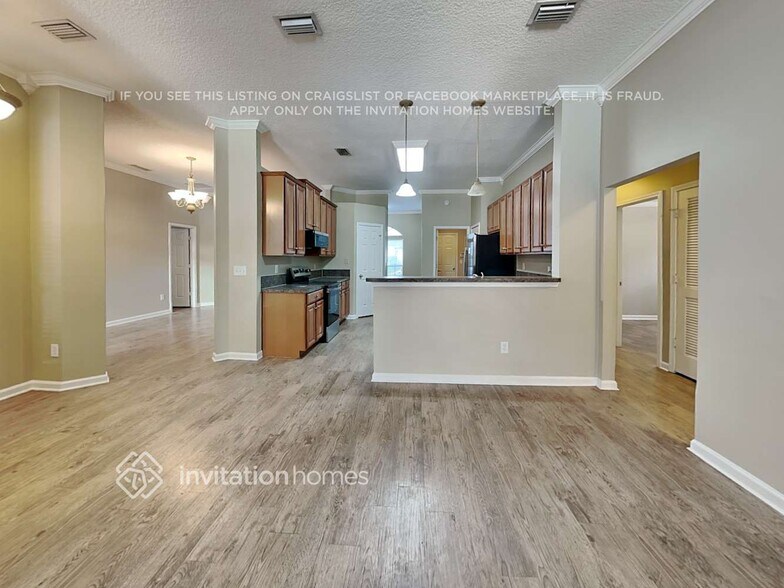 Building Photo - 13928 Fish Eagle Dr E