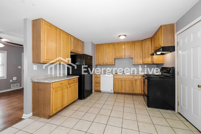 Building Photo - 7208 E 108th St