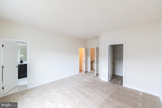 Building Photo - 203 Upper Brook Terrace