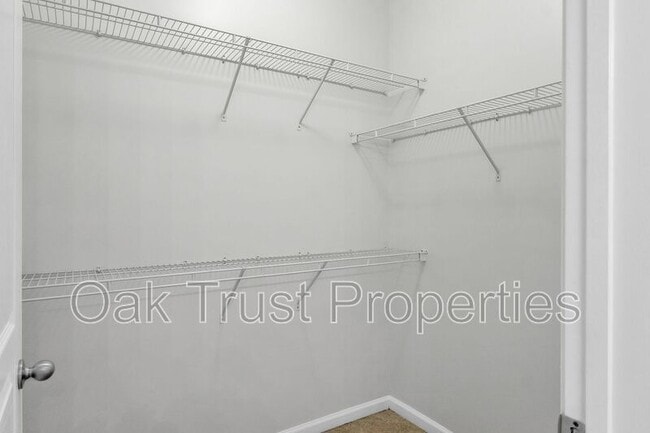 Building Photo - 100 Bucksley Ln