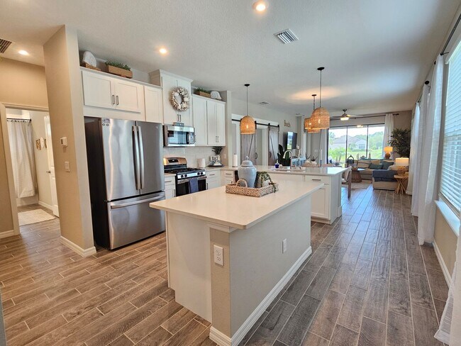 Building Photo - Annual Furnished or Seasonal Short-Term 4 Bedroom 2.5 Bathroom Home in Palmero!