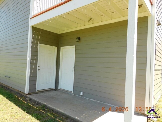 Building Photo - 408 Club Villa Court