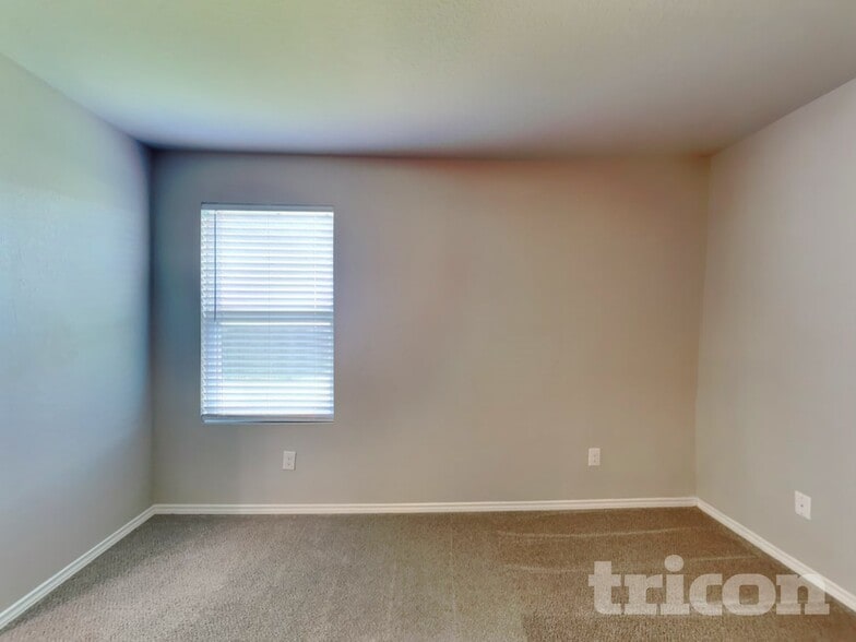 Building Photo - 5306 Everett Loop