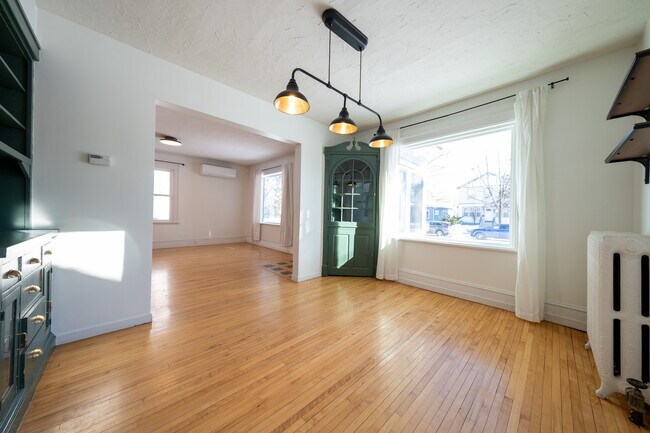 Building Photo - 3832 18th Ave S