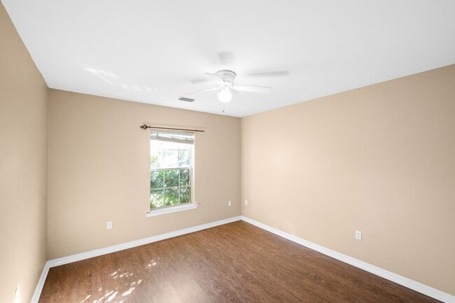 Building Photo - 3235 Bellingrath Dr