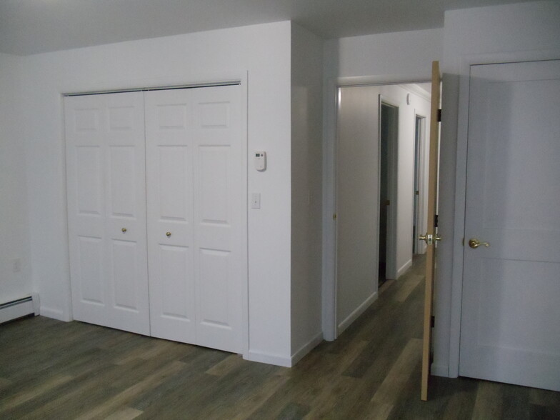 Building Photo - 376 Miller St