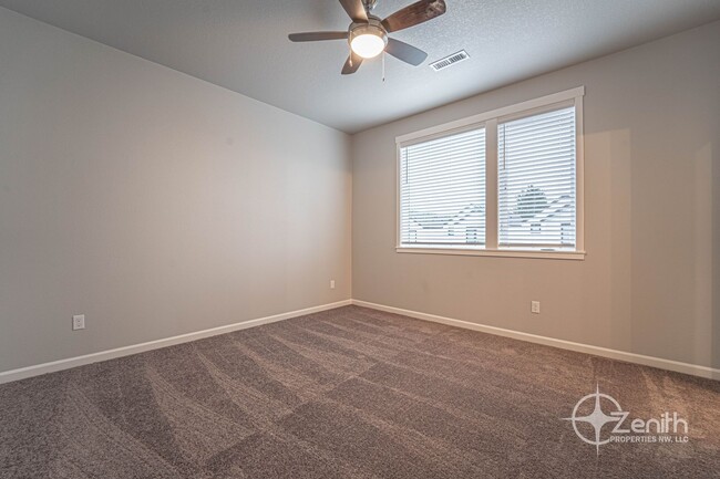 Building Photo - $1000 OFF RENT! Contemporary 3 Bedroom Hom...