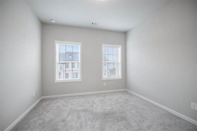 Building Photo - 1505 Slopeside Loop SE