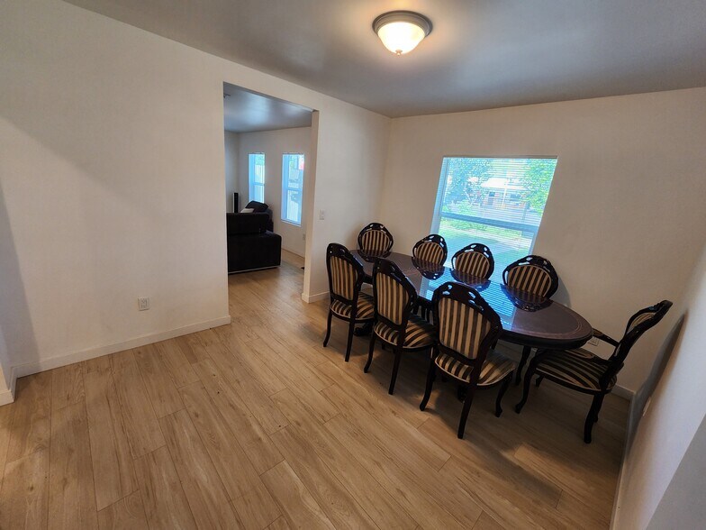 Building Photo - 9682 Sunland Blvd