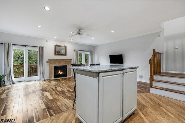 Building Photo - 5 Hidden Pond Ct