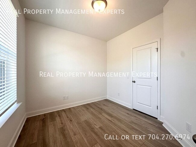Building Photo - 5008 Layman Dr