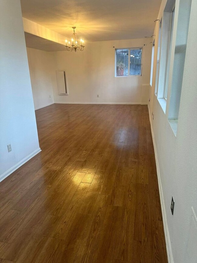 Building Photo - Gigantic 2BR Brand New Condo in Aurora