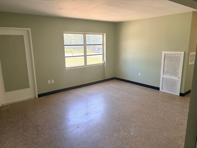Building Photo - 2/1 in New Port Richey