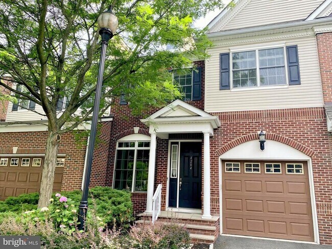 Building Photo - 4204 Lexington Ct
