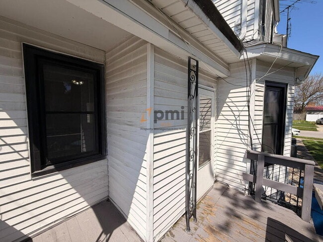 Building Photo - 1008 2nd St