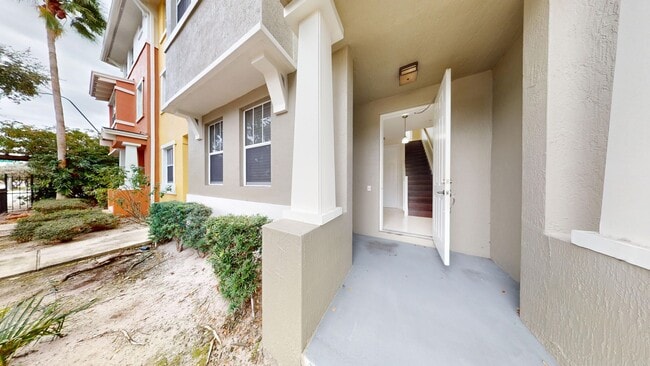 Building Photo - 4 Bed/3.5 Bath Townhome w/2 Car Garage in Pet Friendly Gated Community! ** Water/Cable/Internet I...