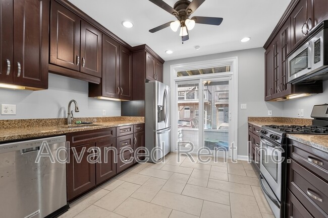 Building Photo - 528 S Curley St