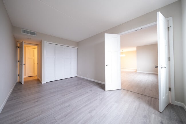 Building Photo - 7200 York Ave S