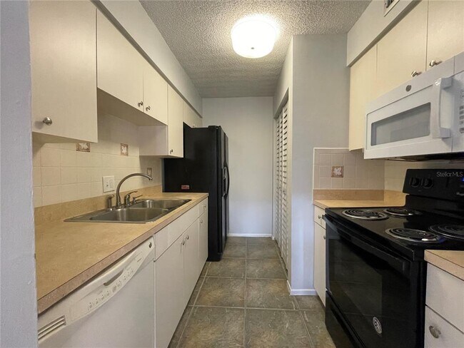 Building Photo - 5503 Pokeweed Ct