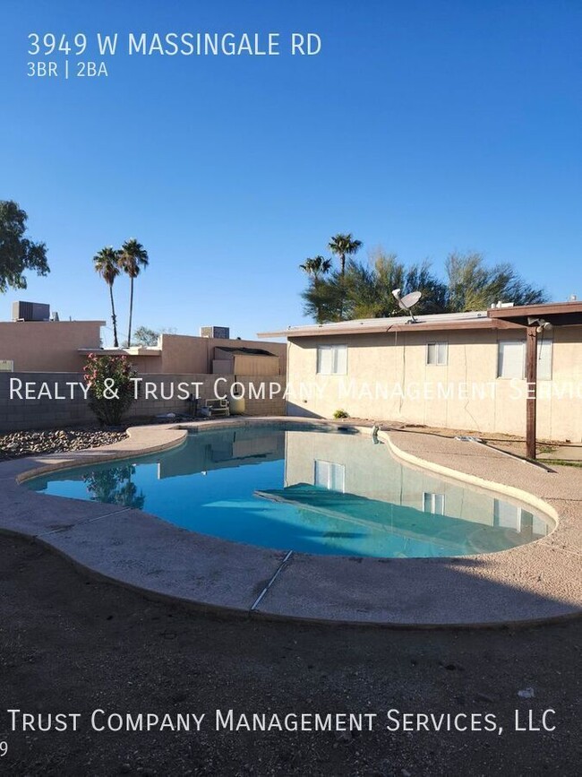 Building Photo - Garage and extra parking! Huge backyard!