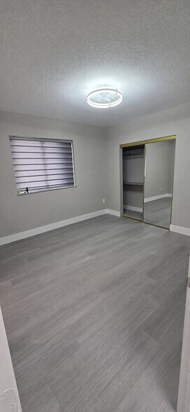 Building Photo - 10285 NW 80th Ct