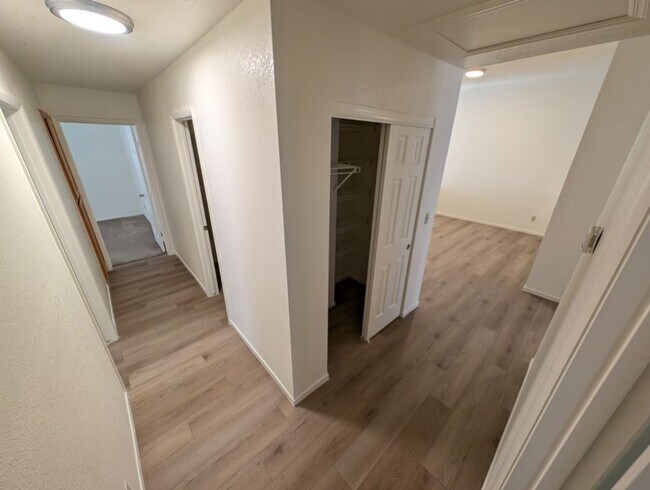 Building Photo - 5117 Kingsbridge