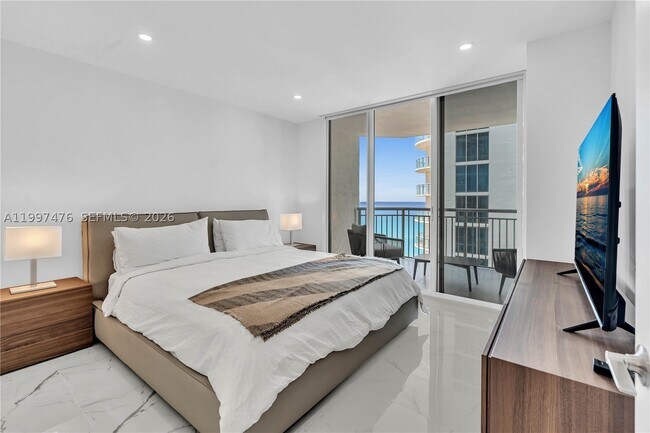Building Photo - 17375 Collins Ave