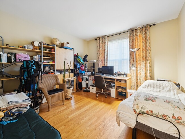 Building Photo - 483 W Falkirk Pl