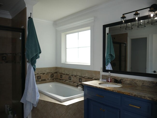 Building Photo - 4 bedroom home in Crestwood S/D