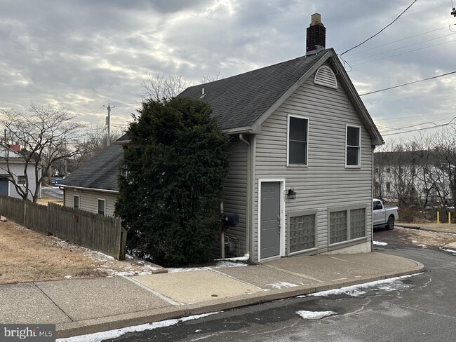 Building Photo - 205 S 7th St