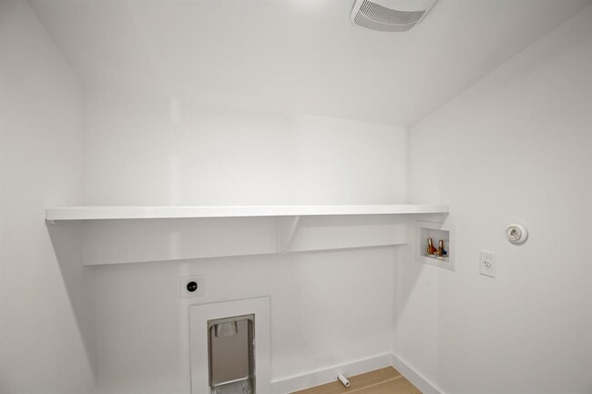 Building Photo - 1714 Woodland Ave