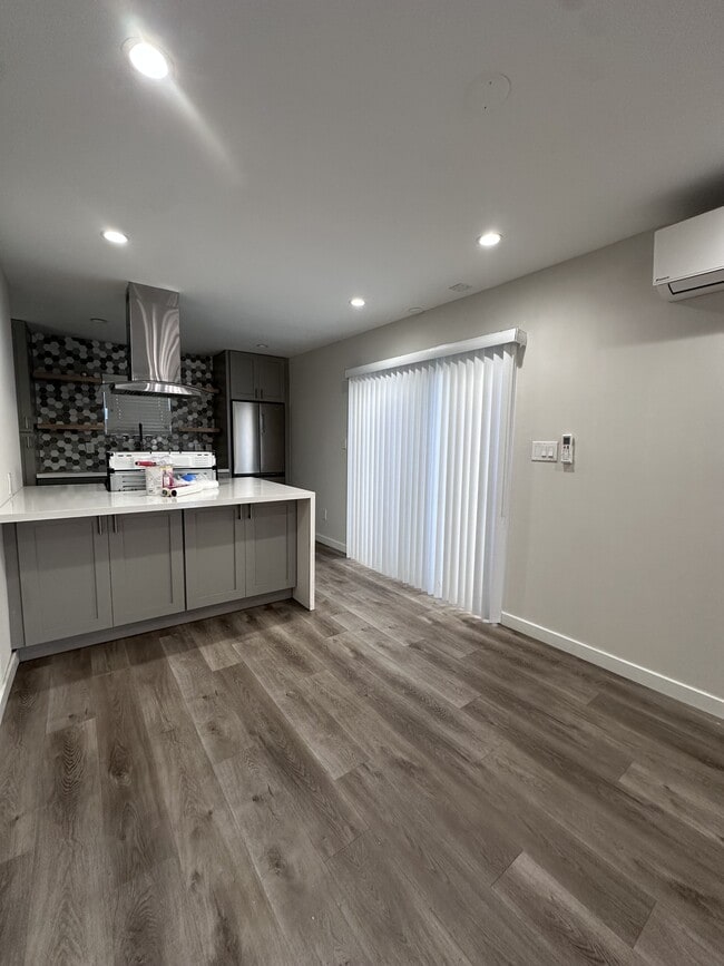 Building Photo - 1483 Fern Ave