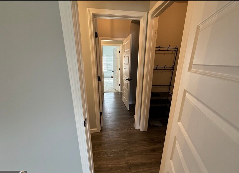 Building Photo - 310 Savannah Dr