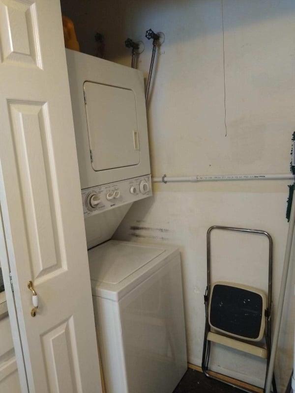 Building Photo - 182 Storm Dr