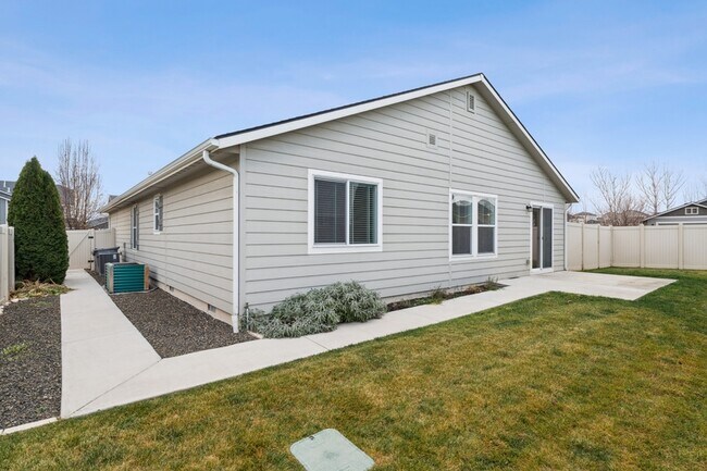 Building Photo - 11416 W Colorado River St