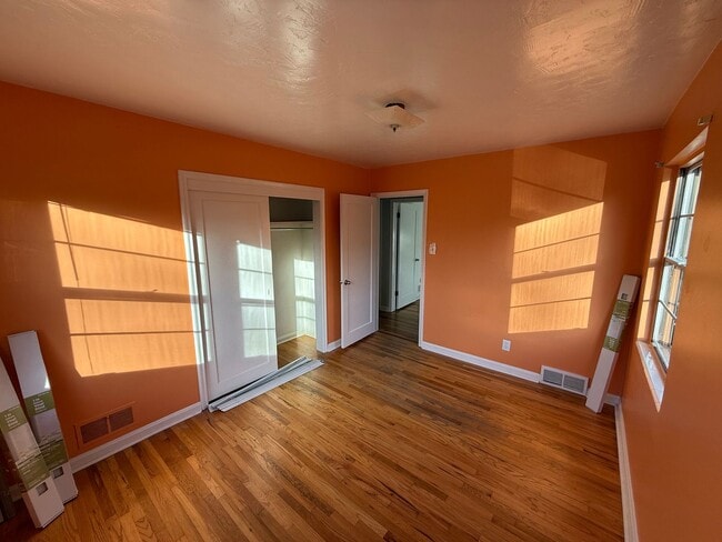 Building Photo - Beautiful 4 bedroom 3 bathroom home!