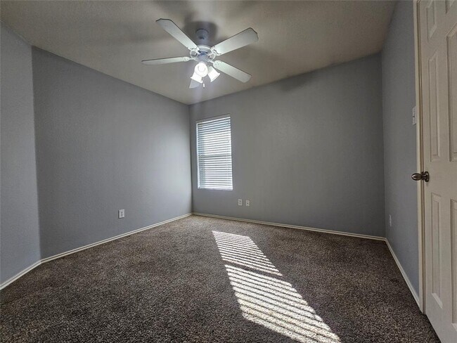 Building Photo - 201 Bluebonnet Tr