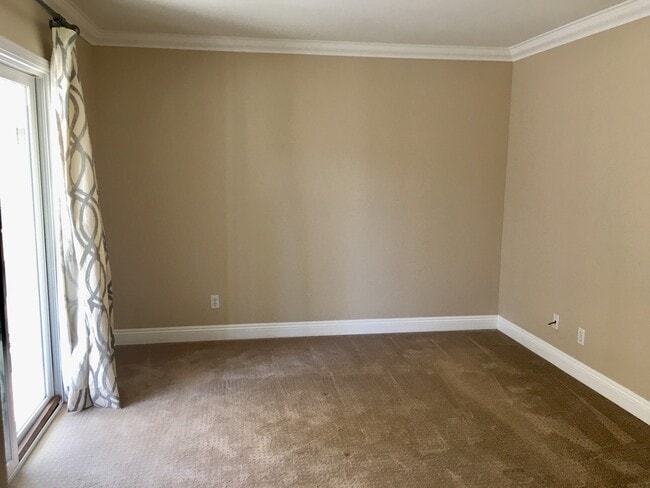 Building Photo - 2210 Canyon Dr