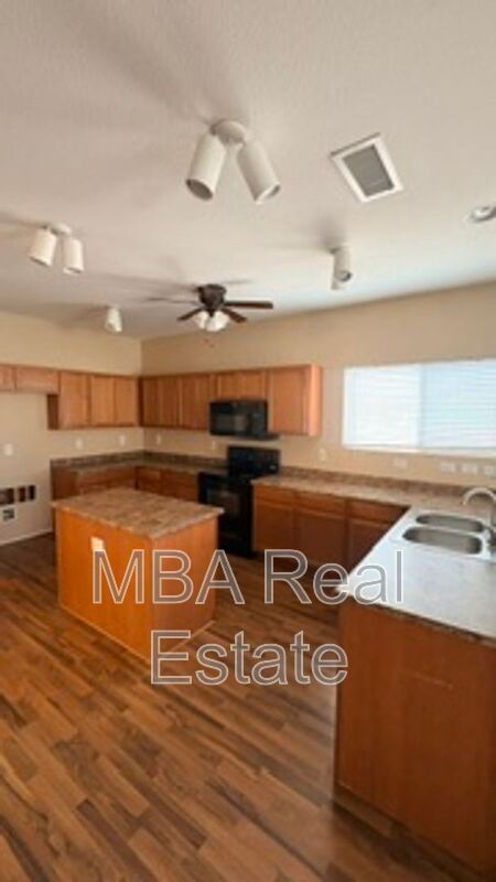 Building Photo - 6434 W Hackamore Dr