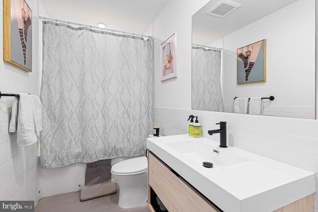 Building Photo - 237 Krams Ave