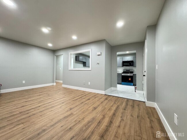 Building Photo - 1032 Cricket Ln