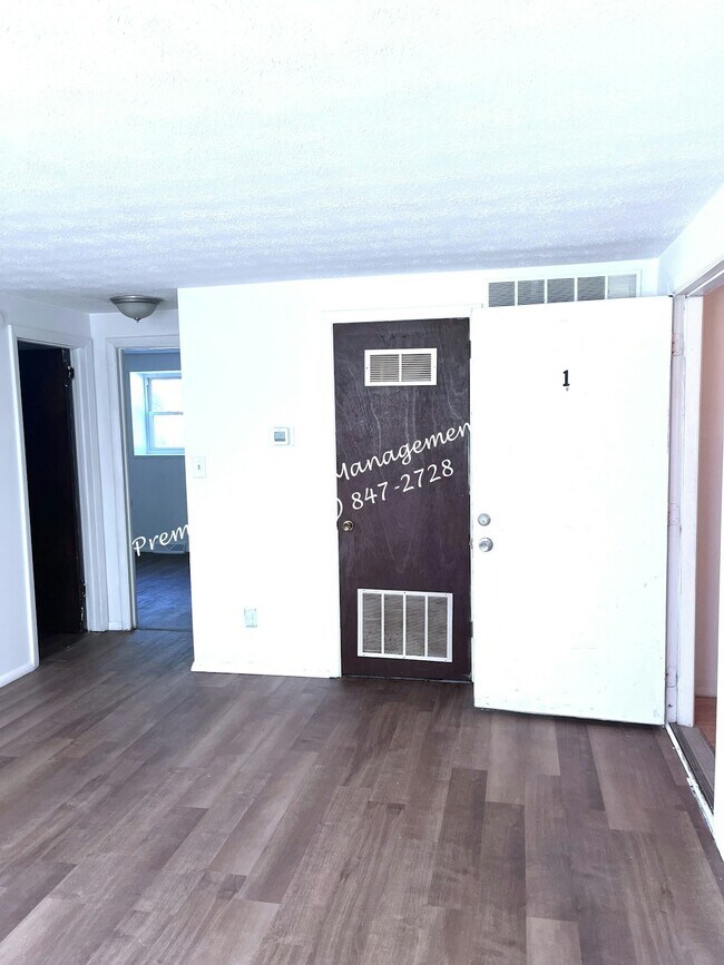 Building Photo - 453 McCleery St