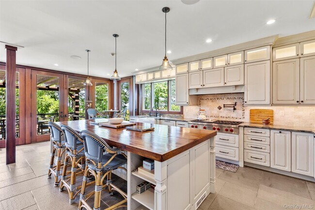 Building Photo - 16 Old Field Woods Rd