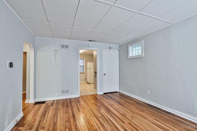 Building Photo - Two Bedroom Home for UC Students for This Year and Next!