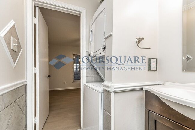 Building Photo - FRESHLY UPDATED CONDO in a PRIME RALEIGH LOCATION! 2 Bed w/ 2 en suite Bathrooms