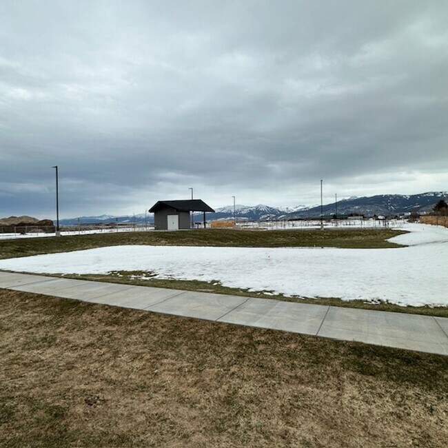 Building Photo - New 2 Bedroom 2 bathroom Teton Peak Flats Unit E 101 With Additional Storage Closet