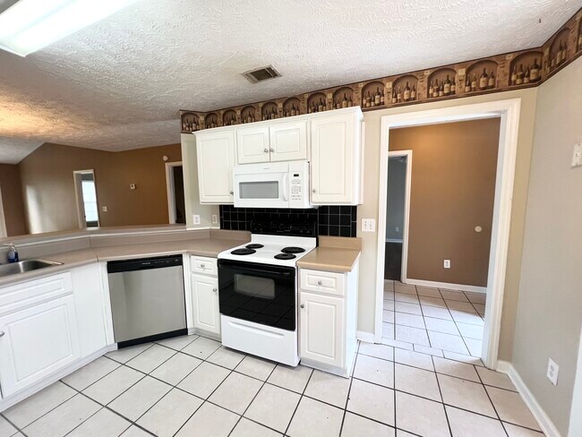 Building Photo - 623 Belle Court