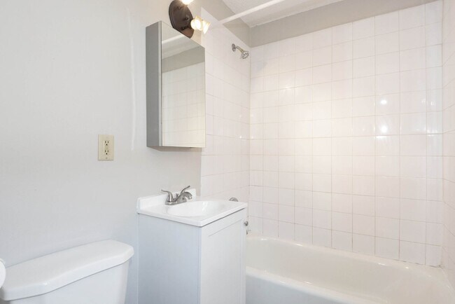 Building Photo - Spacious 4 Bed / 2 Bath Home – Minutes from Grand Casino Arena